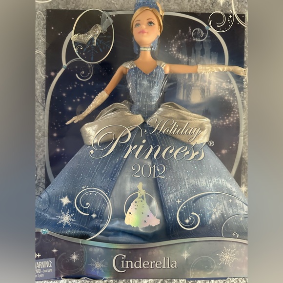 Disney Cinderella Holiday Princess 2012 - Picture 3 of 8